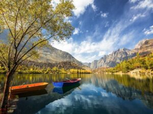 AdventureOO-Skardu-Valley-Overland-Tour-24-Upper-Kachura-Lake-on-guided-Overland-Tour-in-Skardu-Valley-Pakistan-1000x750